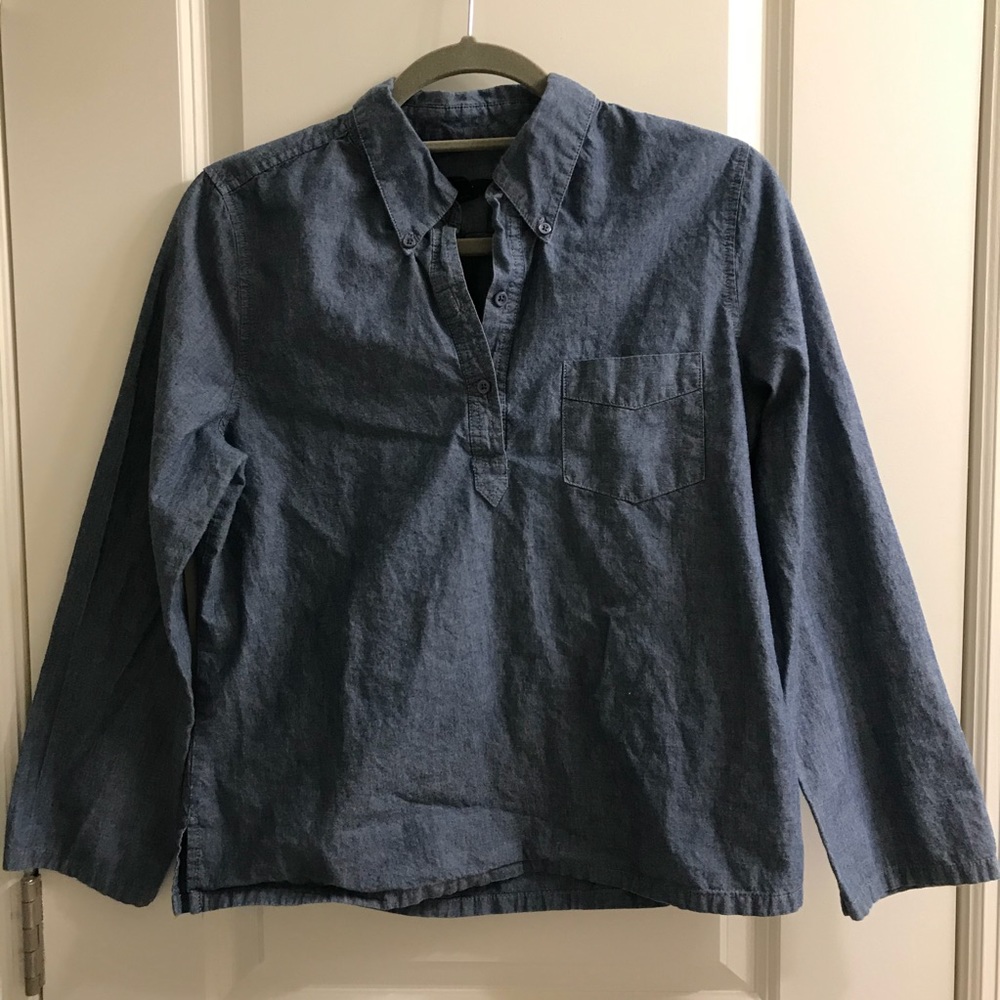 Gap Medium Blue Chambray Top M
